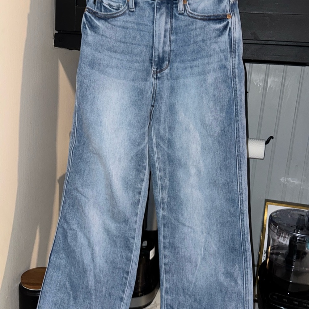 Judy blue size 3 nondistressed straight leg. Never worn.